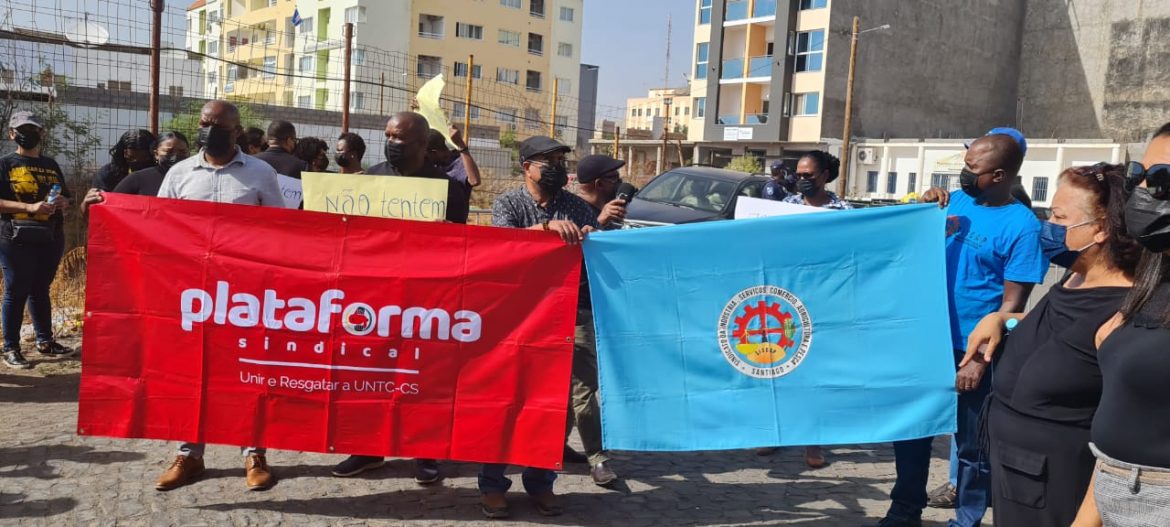 Viva artigo 112 manifestam os jornalistas em frente à PGR