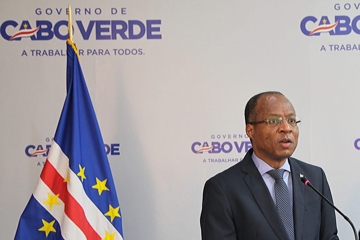 Governo anuncia medidas para mitigar a crise