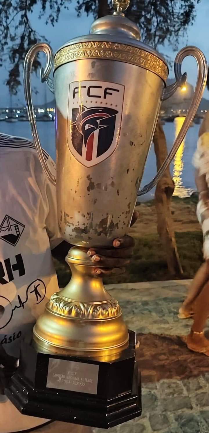 Criticas sobre a taça entregue à Académica de Mindelo